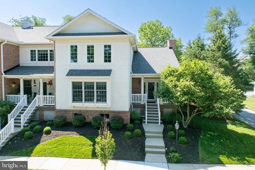423 Vineyard Ln, DOWNINGTOWN, PA, 19335-4860 | Card Image