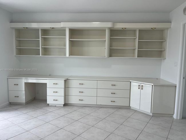 APT-1711 - 3530 Mystic Pointe Dr, Condo with 2 bedrooms, 2 bathrooms and null parking in Aventura FL | Image 10