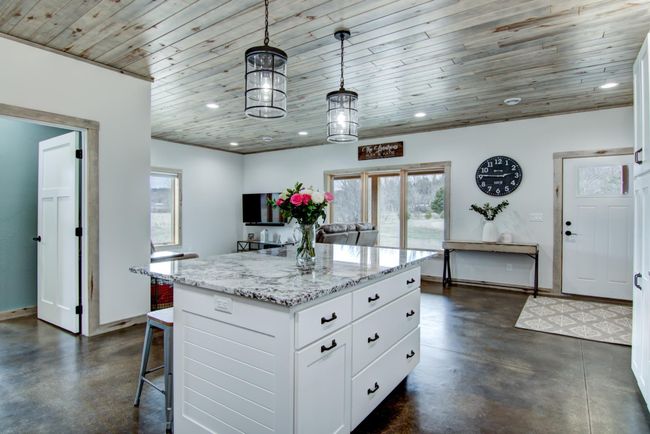 Great natural light throughout! | Image 9