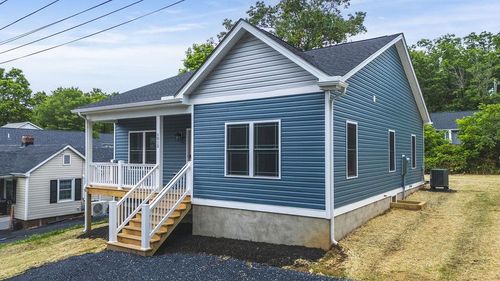 1025 Frye St, WAYNESBORO, VA, 22980-2907 | Card Image