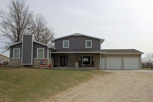 7100 N Union Rd, Cedar Falls, IA, 50613-9352 | Card Image