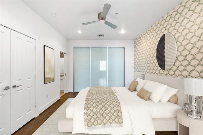 Guest bedroom that opens from its own private den/study. Sloane Britaine wallpaper. | Image 27