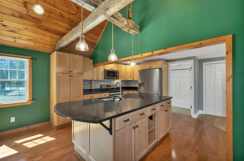 17 Croto Ln, Albany, NH, 03818-7402 | Card Image