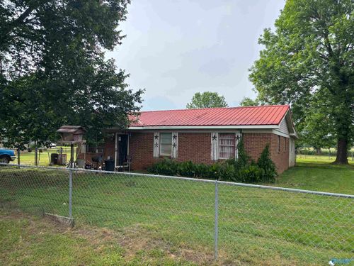 135 Willoughby Dr, New Hope, AL, 35760-9586 | Card Image