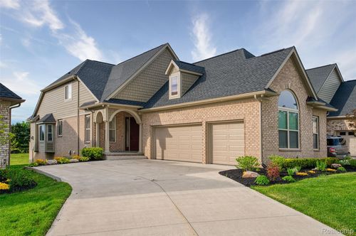 8250 Stoney Creek Dr, South Lyon, MI, 48178-9298 | Card Image
