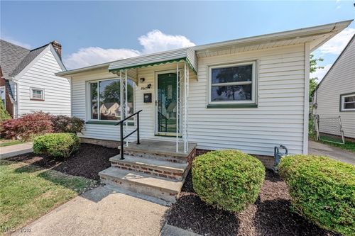 5603 Allanwood Dr, Parma, OH, 44129-3843 | Card Image