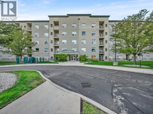 511-5000 Wyandotte St E, Windsor, ON, N8Y5B8 | Card Image