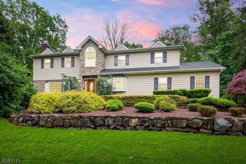 28 Sherbrook Dr, Berkeley Heights, NJ, 07922-2346 | Card Image