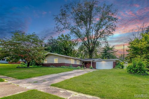695 Hargrove Ln, Florissant, MO, 63033-3809 | Card Image