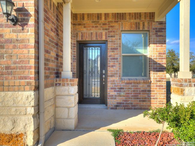 5627 Chestnut Xing, House other with 3 bedrooms, 3 bathrooms and null parking in San Antonio TX | Image 7