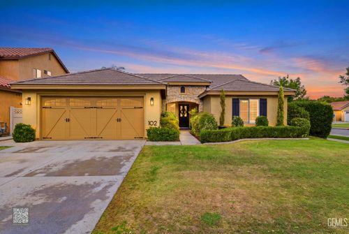102 Tremont Way, Bakersfield, CA, 93312-5813 | Card Image