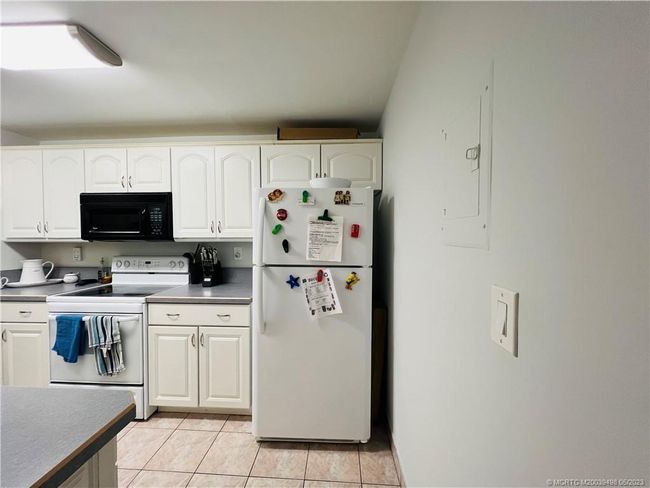 APT-401 - 10044 Ocean Dr, Condo with 3 bedrooms, 2 bathrooms and null parking in Jensen Beach FL | Image 7