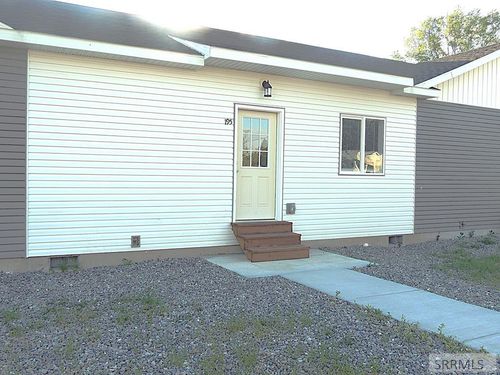 195 S 11th W, Saint Anthony, ID, 83445-1750 | Card Image
