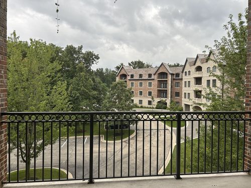 apt-301-1800 Amberley Ct, Lake Forest, IL, 60045-1091 | Card Image
