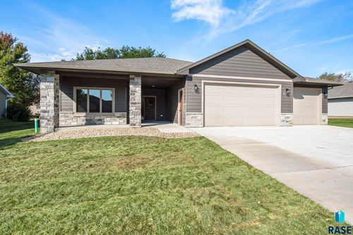 604 Britz Dr, Luverne, MN, 56156-1061 | Card Image