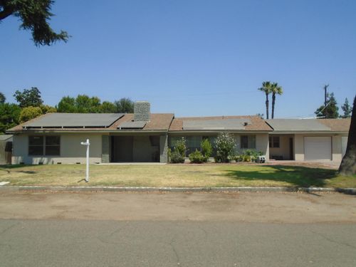 935 S Park Circle Dr, Fresno, CA, 93727-4505 | Card Image