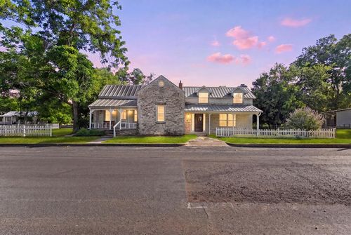 501 W Creek St, Fredericksburg, TX, 78624-3115 | Card Image