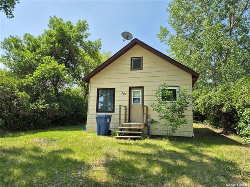 702 Healy Ave, Radville, SK, S0C0B8 | Card Image