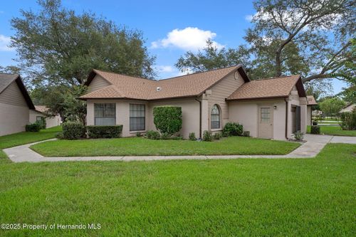 6736 Oak Cluster Cir, Spring Hill, FL, 34606-3420 | Card Image