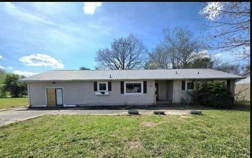 300 4th St, Hazel, KY, 42049-9076 | Card Image