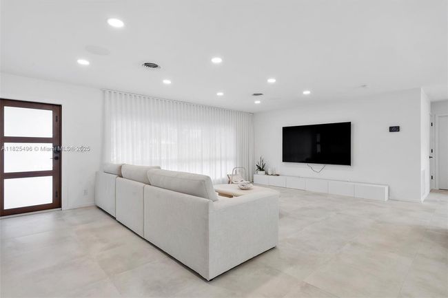 417 N Highland Dr, House other with 3 bedrooms, 2 bathrooms and null parking in Hollywood FL | Image 17