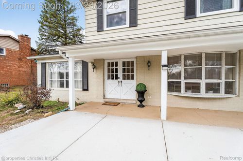 5586 Raven Rd, Bloomfield Hills, MI, 48301-1045 | Card Image