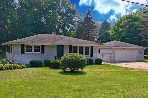 573 11th Pl, Kenosha, WI, 53140-1110 | Card Image