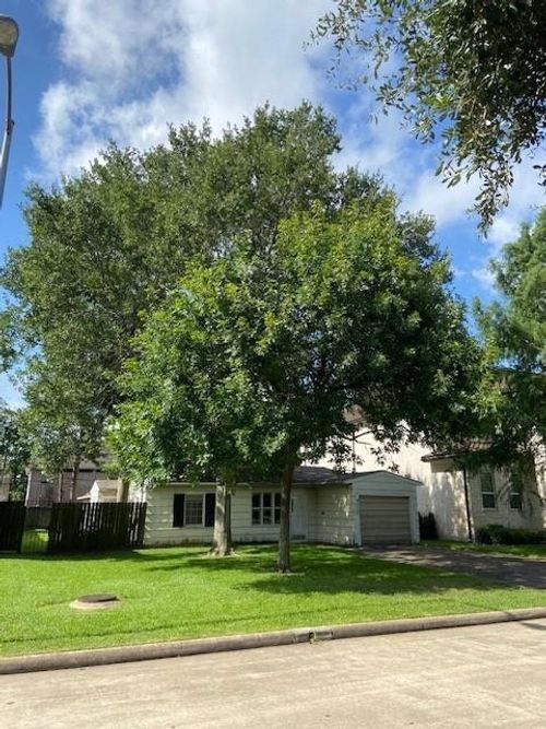 5213 Linden St, Bellaire, TX, 77401-3928 | Card Image