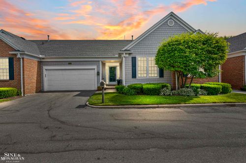 9005 Harbor Place Dr, Saint Clair Shores, MI, 48080-1531 | Card Image