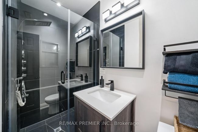 122 Robert Hicks Dr, House attached with 6 bedrooms, 5 bathrooms and 2 parking in North York ON | Image 30