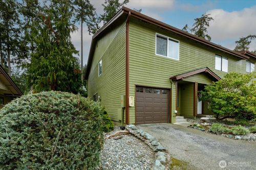 apt-b1-690 Nw Atalanta Way, Oak Harbor, WA, 98277-2052 | Card Image