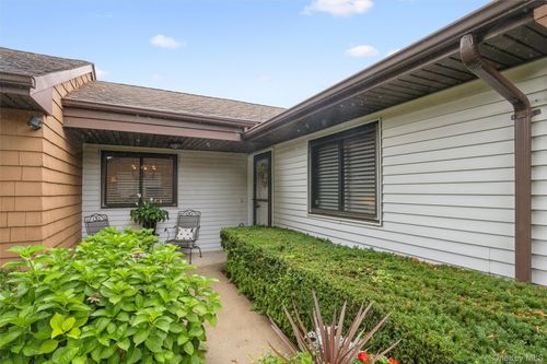 120 Scarlett Drive, Smithtown, NY, 11725 | Card Image