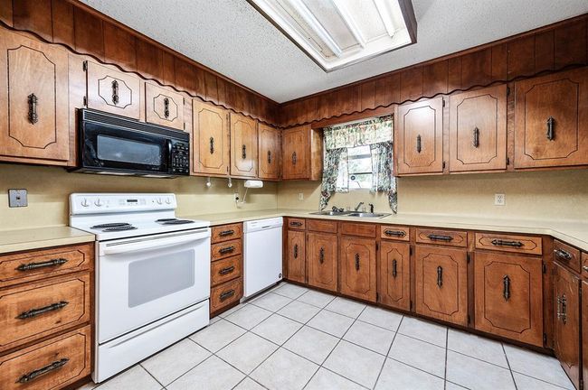 49 Robin Dr, House other with 3 bedrooms, 2 bathrooms and 2 parking in Alvin TX | Image 18