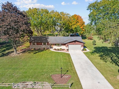 4824 N Parke Ridge Ln, SHEBOYGAN, WI, 53083-1749 | Card Image