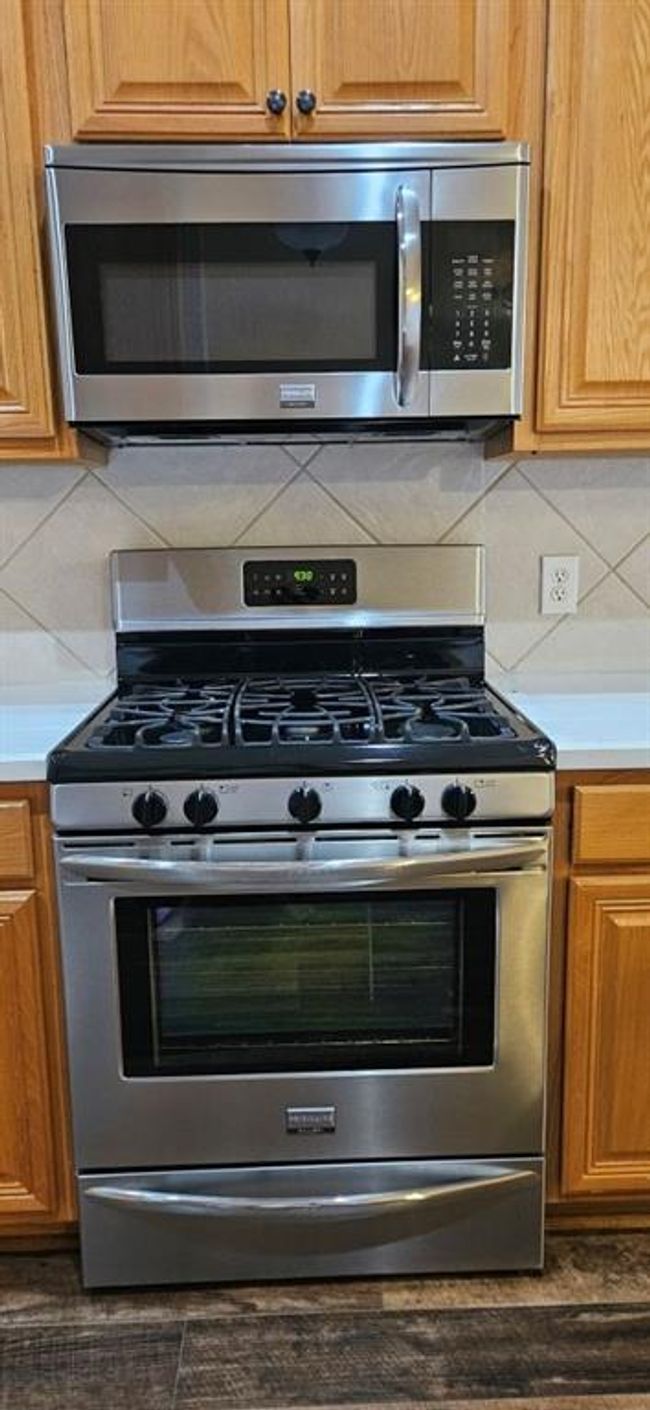 18007 Melissa Springs Dr, House other with 3 bedrooms, 2 bathrooms and 2 parking in Tomball TX | Image 13