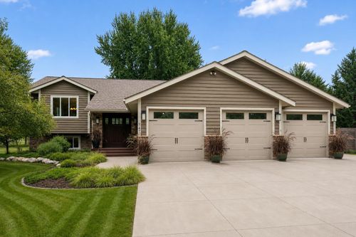 947 Sherman Rd, Hudson, WI, 54016-7510 | Card Image