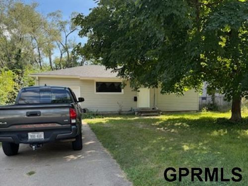 4425 Vernon Ave, Omaha, NE, 68111-1061 | Card Image