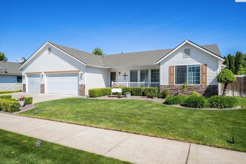 8415 Queensbury Dr, Pasco, WA, 99301-6655 | Card Image