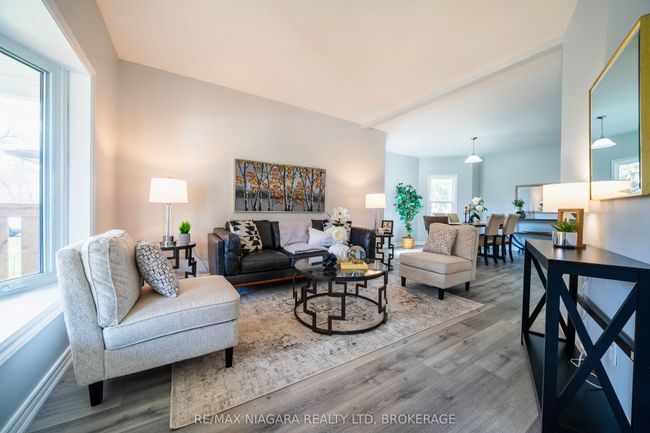 4749 Epworth Cir, House other with 4 bedrooms, 3 bathrooms and 4 parking in Niagara Falls ON | Image 8