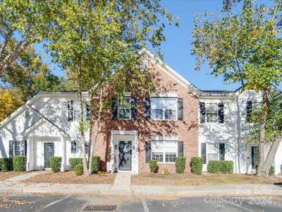 985 Heritage Parkway, Townhouse with 3 bedrooms, 2 bathrooms and null parking in Fort Mill SC | Image 3