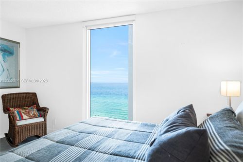 12p-4001 S Ocean Dr, Hollywood, FL, 33019-3040 | Card Image