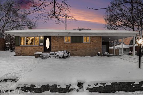 1148 Parallel St, Fenton, MI, 48430-2273 | Card Image