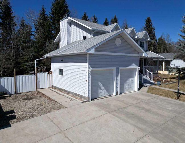 1110 60 Street, Home with 5 bedrooms, 3 bathrooms and 4 parking in Edson AB | Image 7