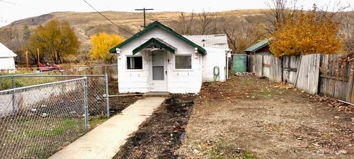 887 1st Ave S, Okanogan, WA, 98840-9601 | Card Image