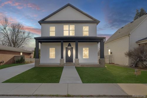 624 8th St, Wyandotte, MI, 48192-2637 | Card Image