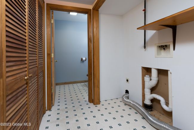 27-Laundry area-lower level | Image 27