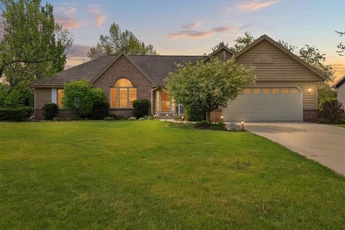 12445 W North Ln, New Berlin, WI, 53151-9047 | Card Image