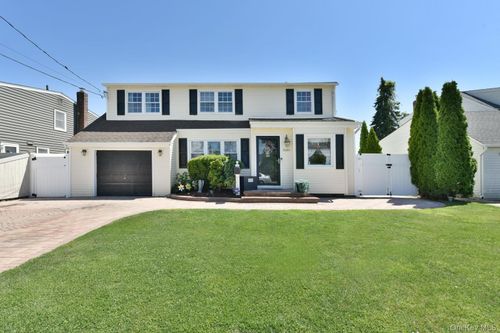 3680 Stokes Ave, Bethpage, NY, 11714-4132 | Card Image