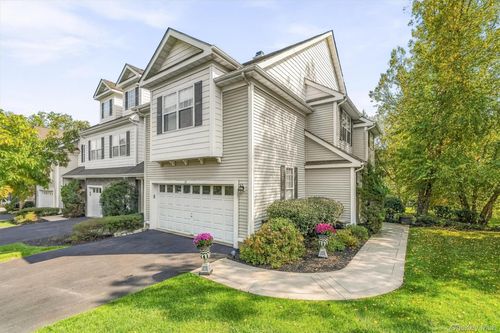 15 Country Club Dr, Middletown, NY, 10940-2660 | Card Image