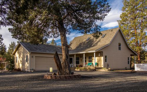 69469 Carlton St, Sisters, OR, 97759-9837 | Card Image